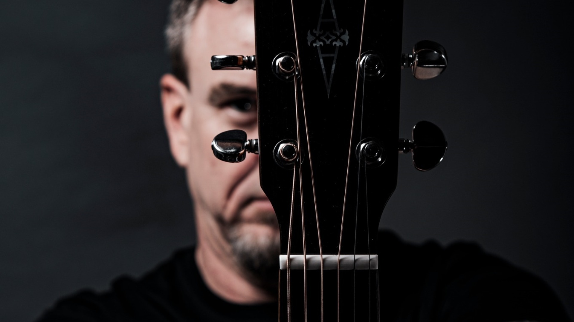 Marc Roe Live