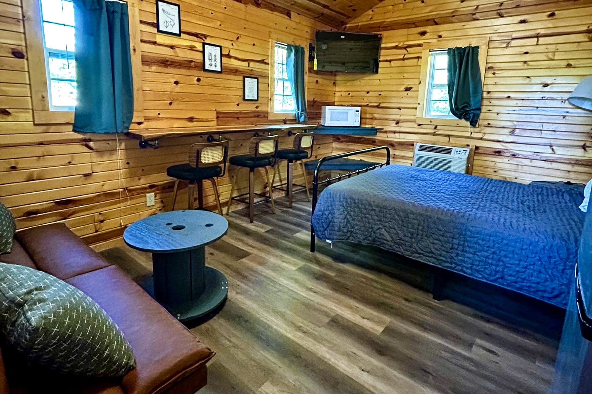 Goldfinch Glamping Cabin
